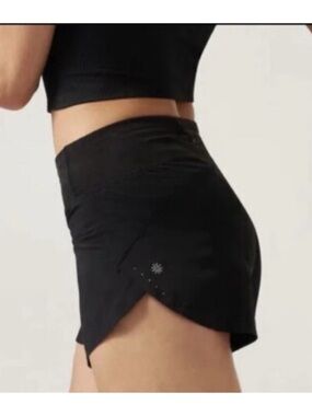 Athleta run with it running shorts black medium 3.5”
